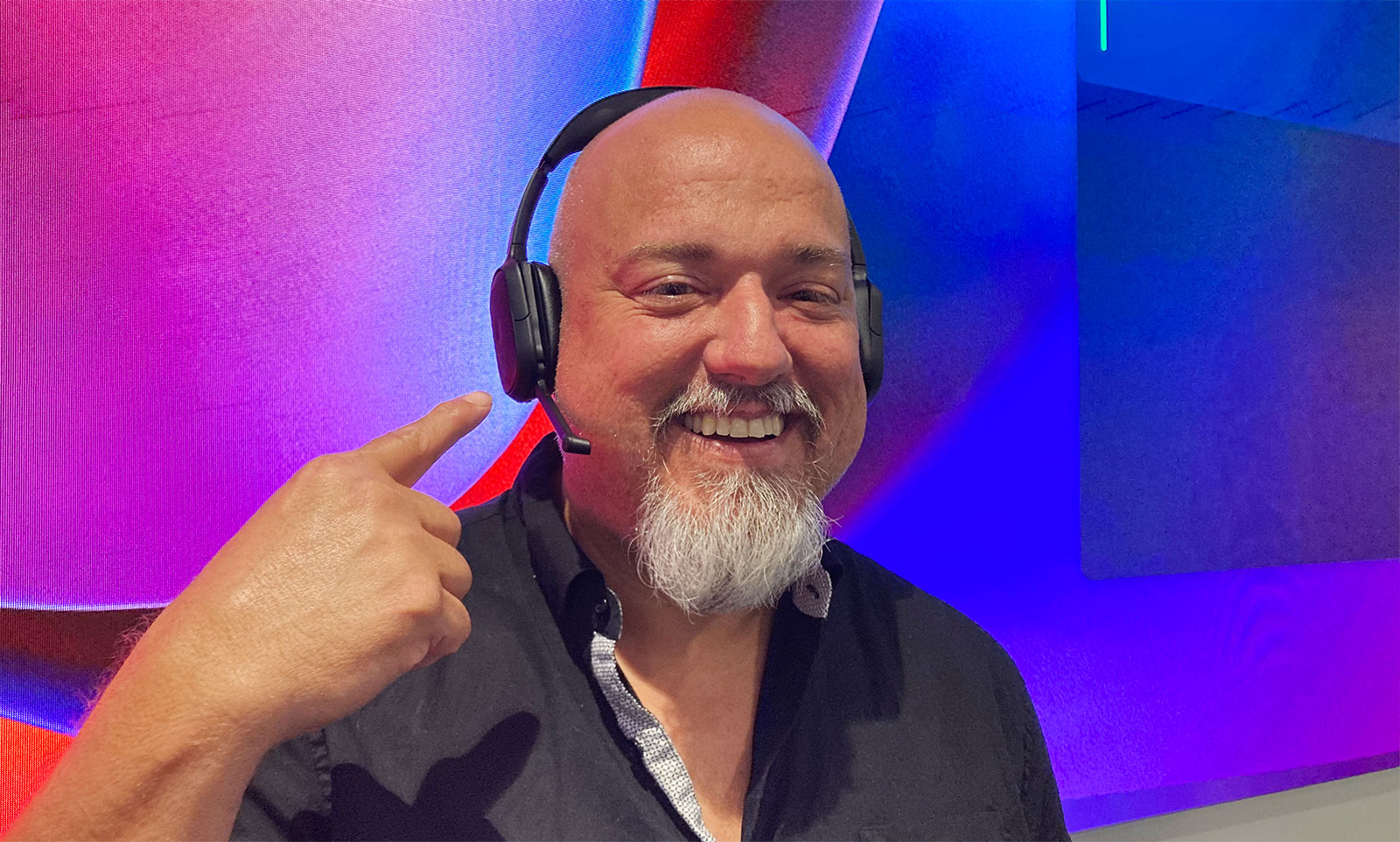 Craig shows off his new HP Poly Focus 6